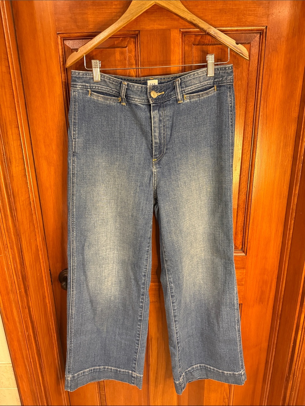 GAP women’s Faded Blue Bootcut Jeans high rise wide leg crop